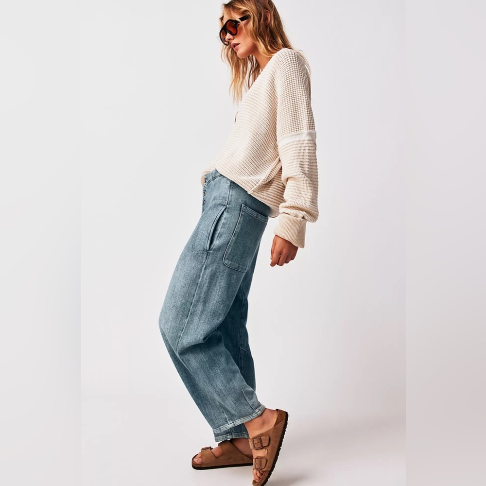 We the Free People NWOT Osaka slouchy cropped jeans sky size 28 .